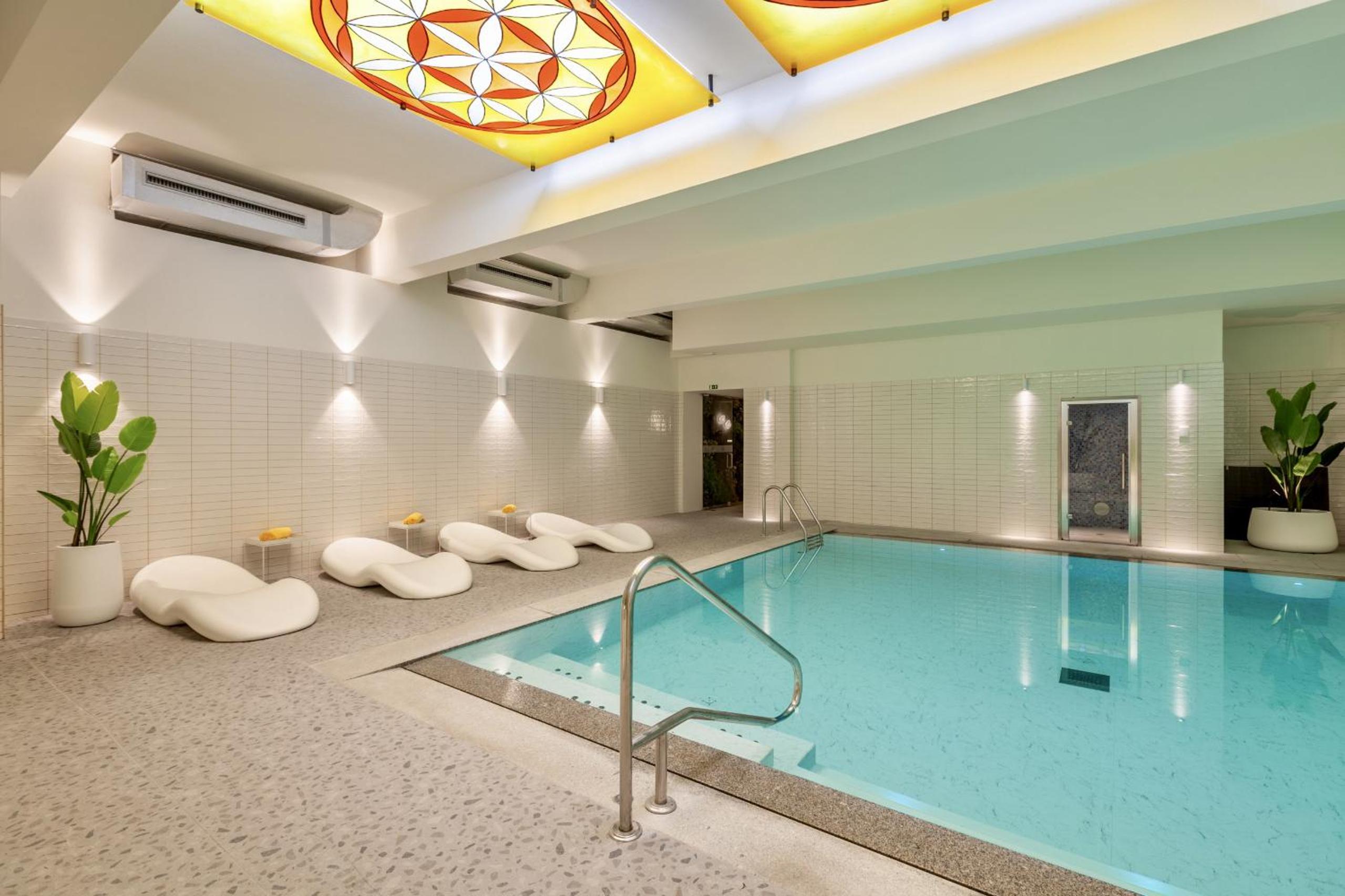 Savvy Signature Apartments