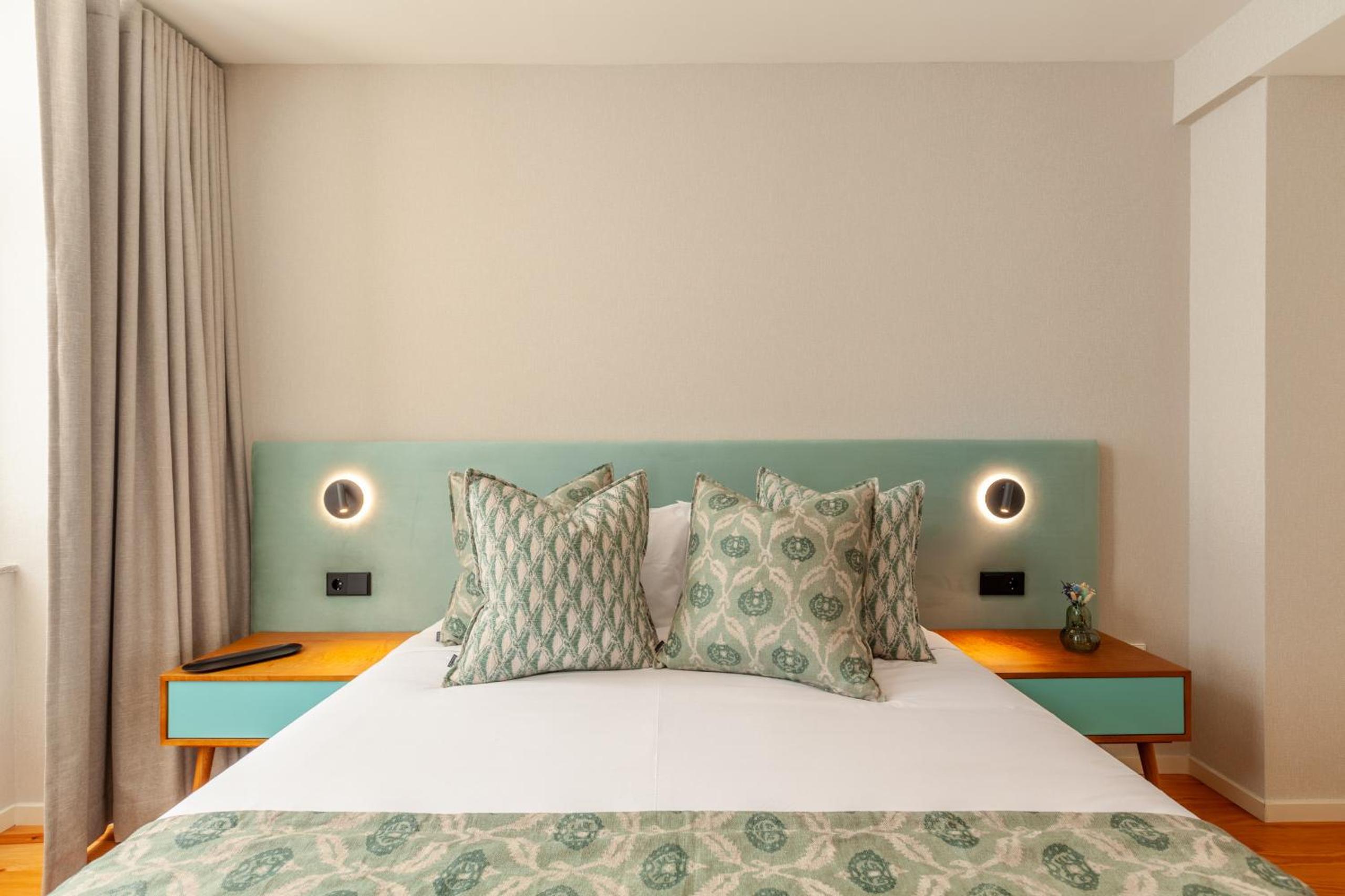 Savvy Signature Apartments