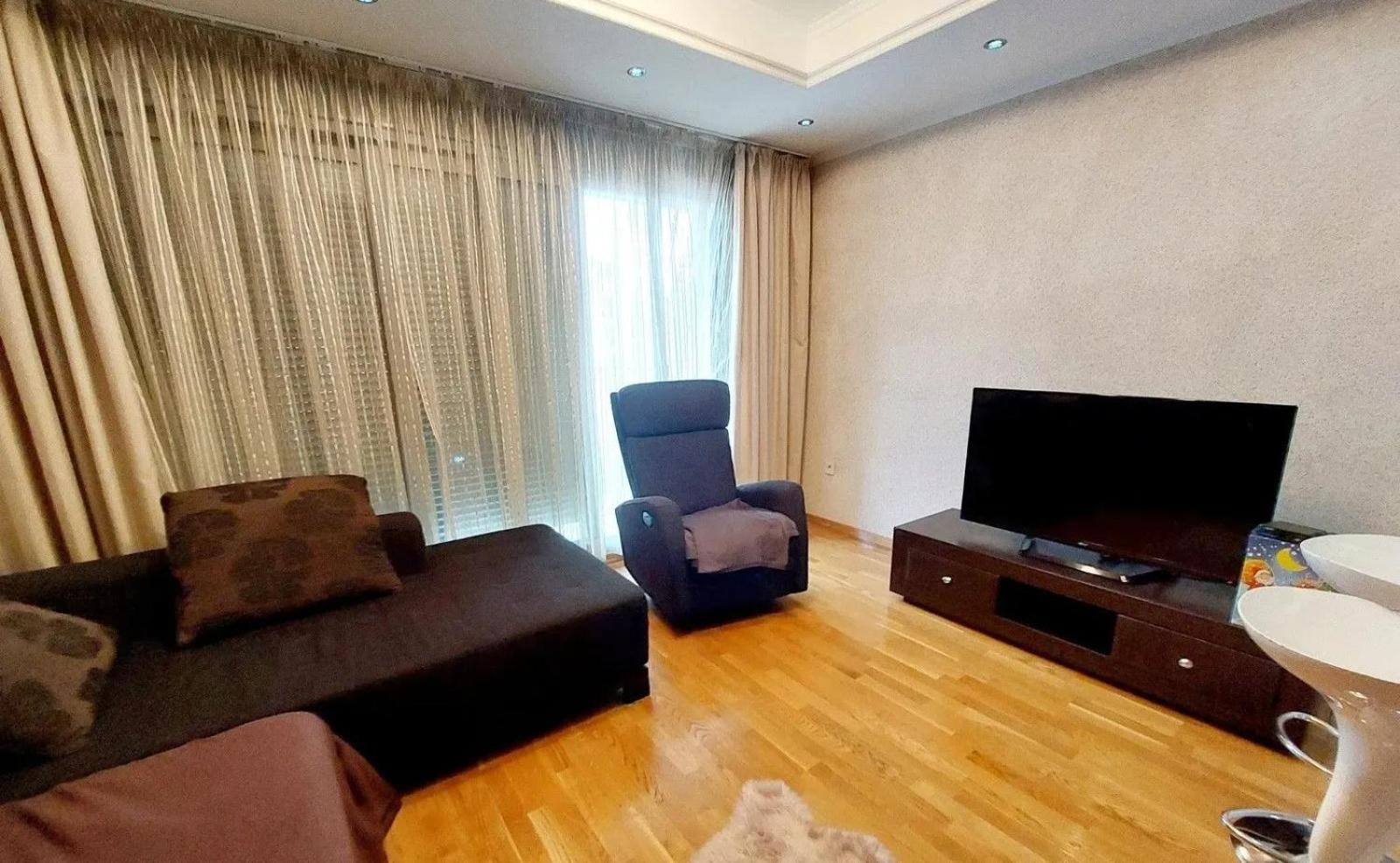 TWO BEDROOM APARTMENT NEAR BEACH view 5