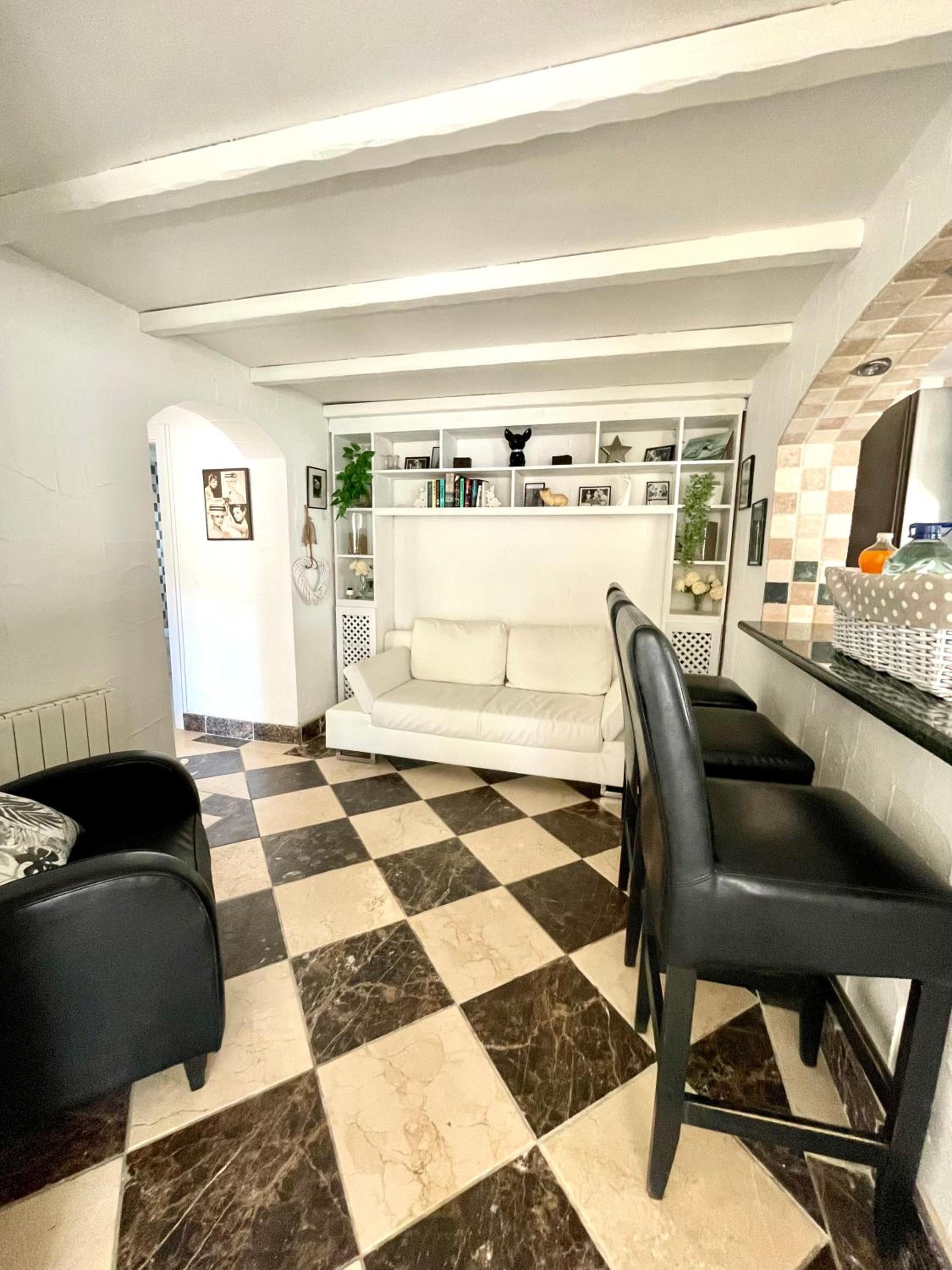 Entire Large Villa next to Award-winning beach