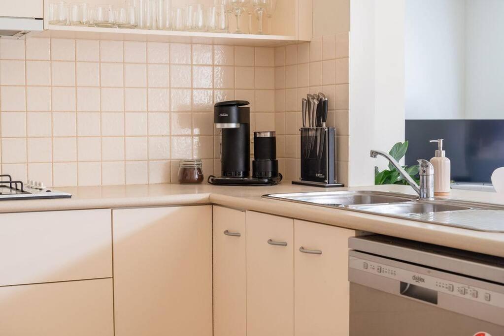 Charming Cottage, 7 mins walk to the beach and golf!