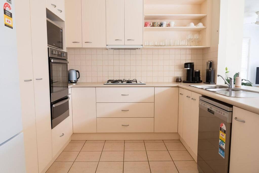 Charming Cottage, 7 mins walk to the beach and golf!