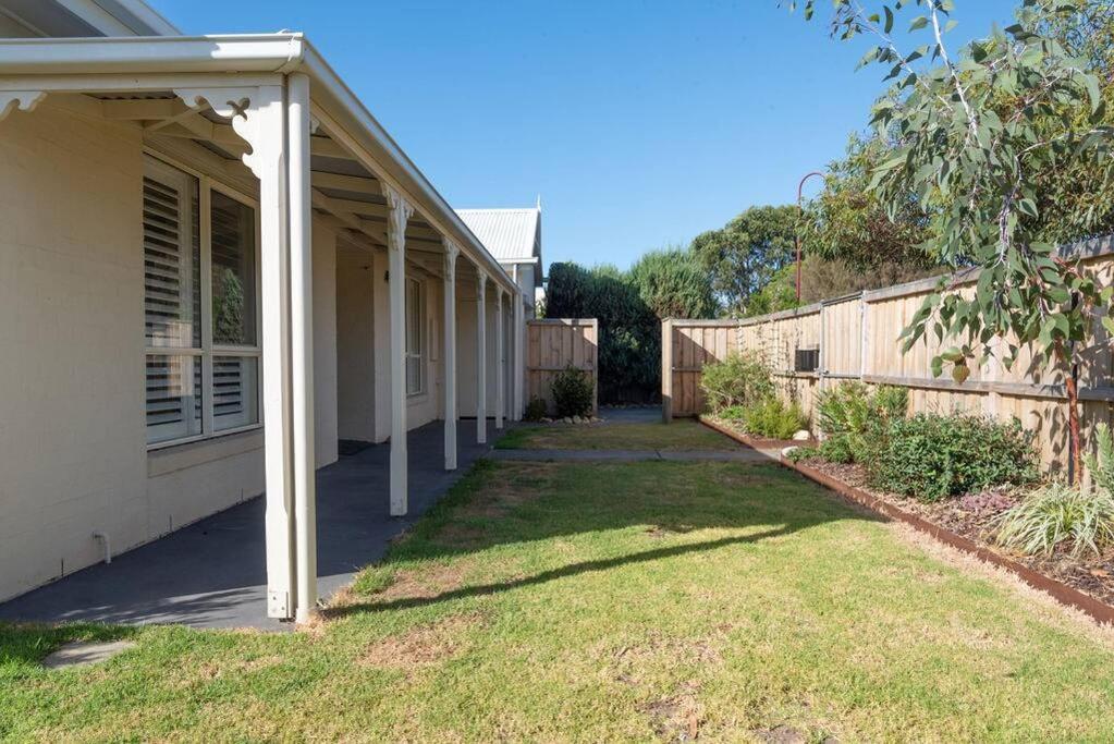 Charming Cottage, 7 mins walk to the beach and golf!