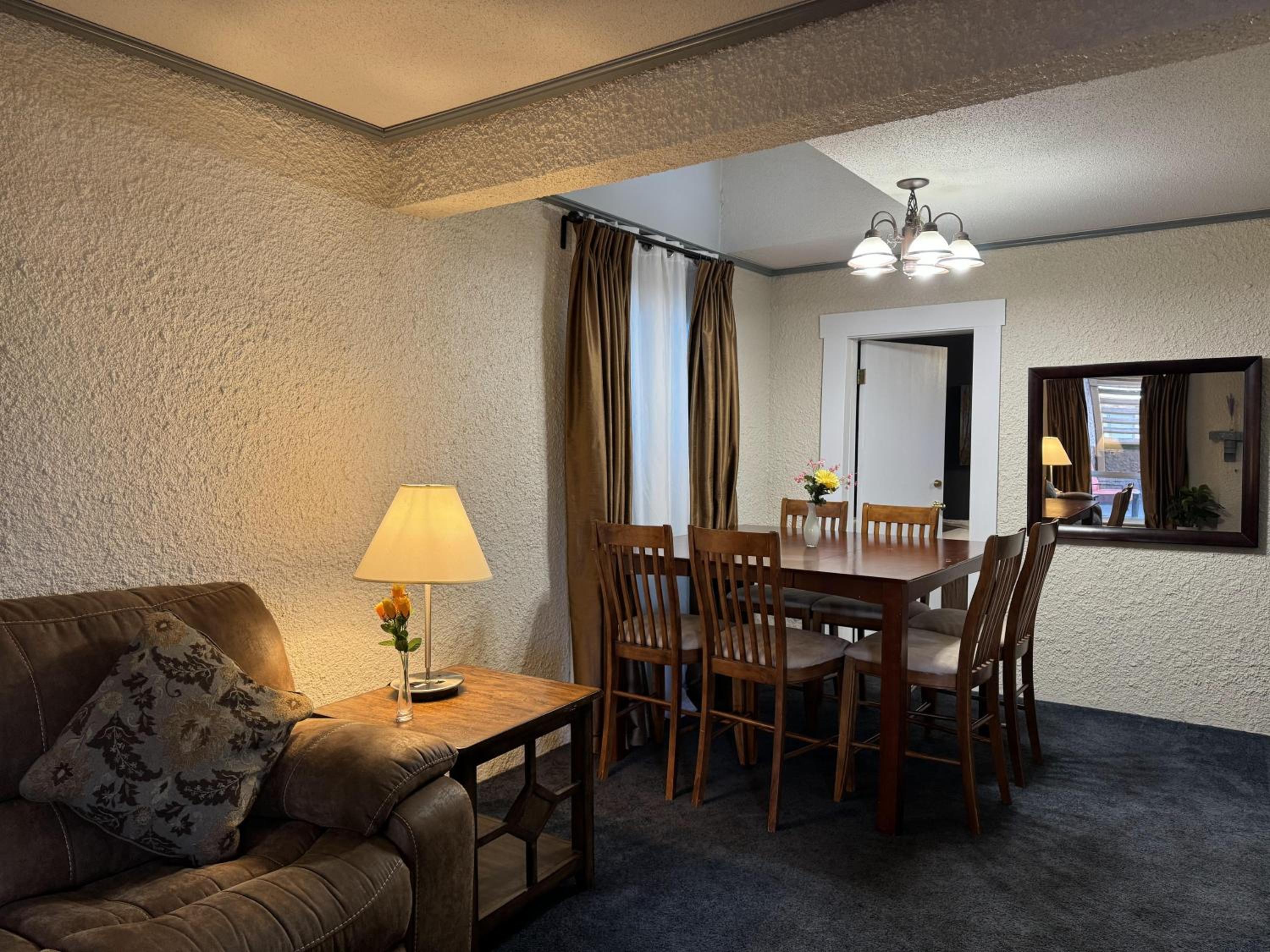 Vernon Vacations - Divya Sutra Plaza and Conference Centre, Vernon, BC - Property Image 24