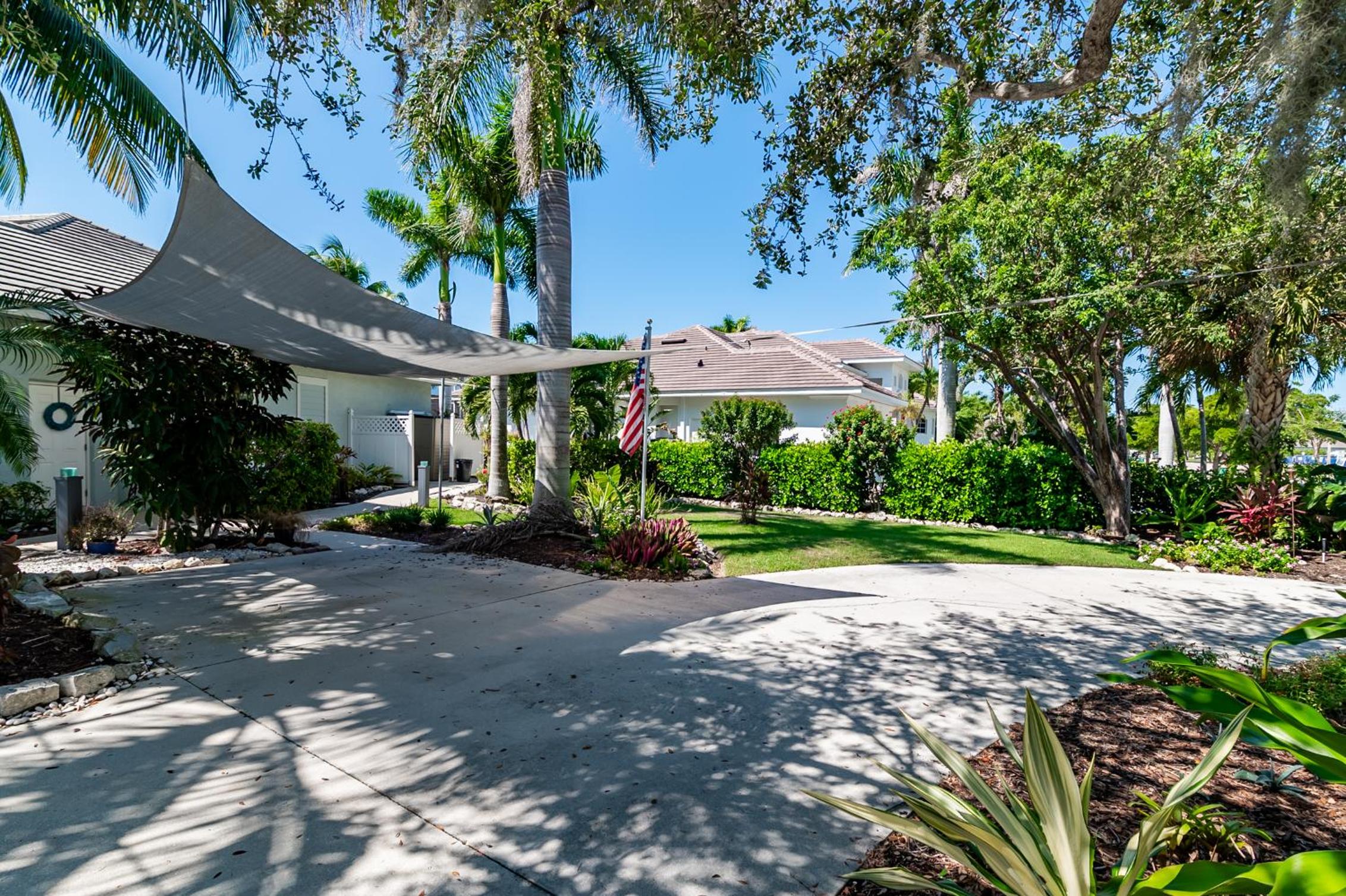 Perfect Blend of Elegance and Comfort I Captivating Home For Idyllic Retreat view 4