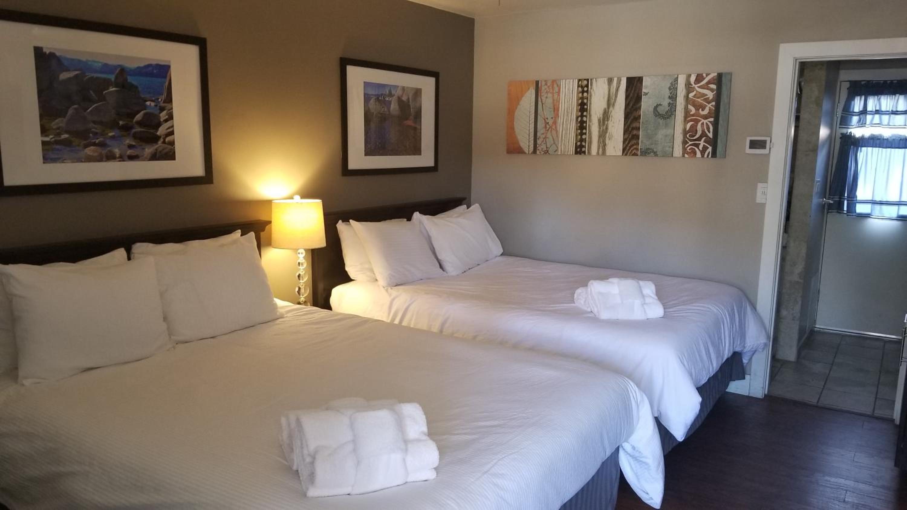 Gondola Lodge with 5-dollar Beach Voucher
