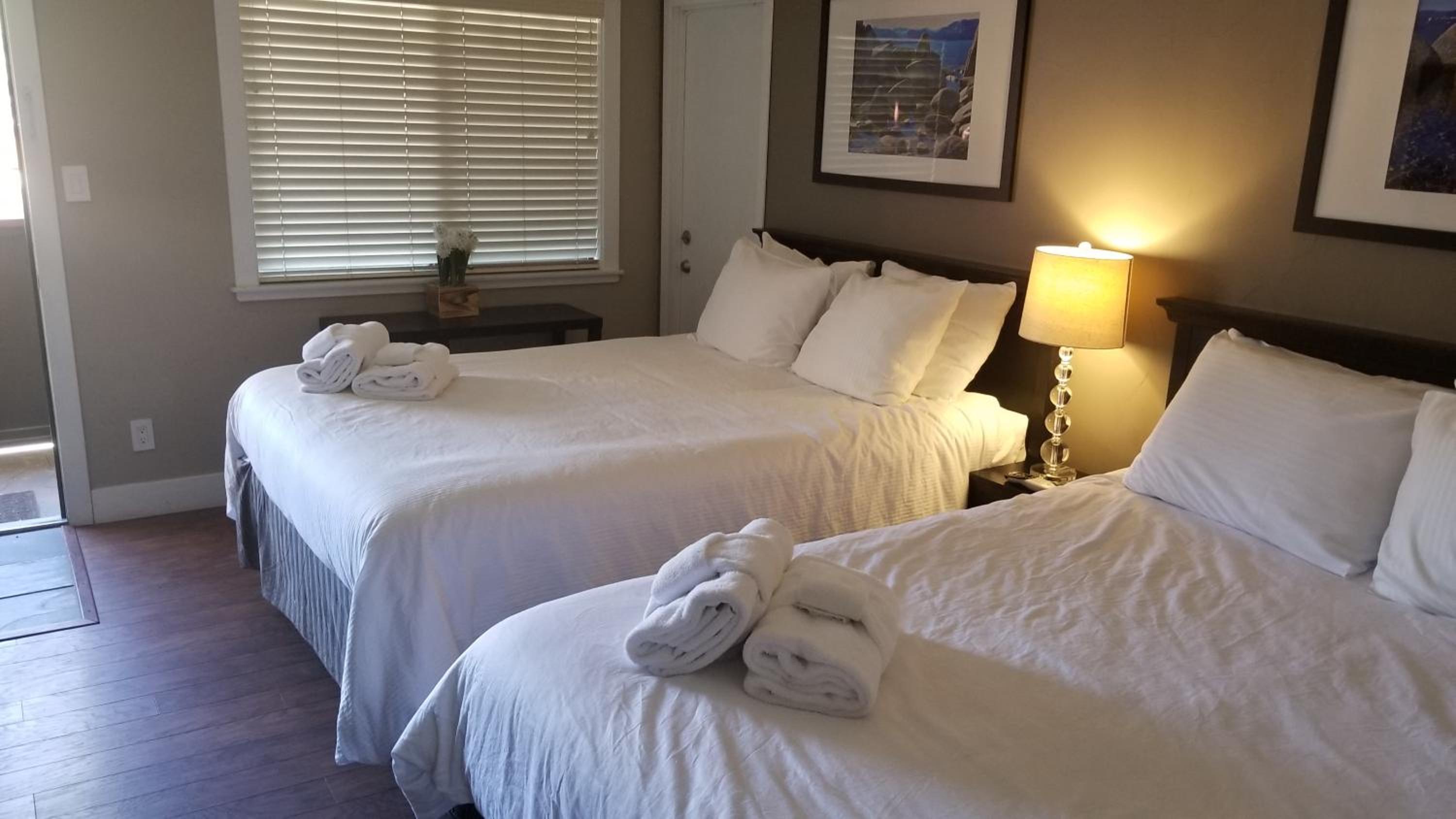 Gondola Lodge with 5-dollar Beach Voucher