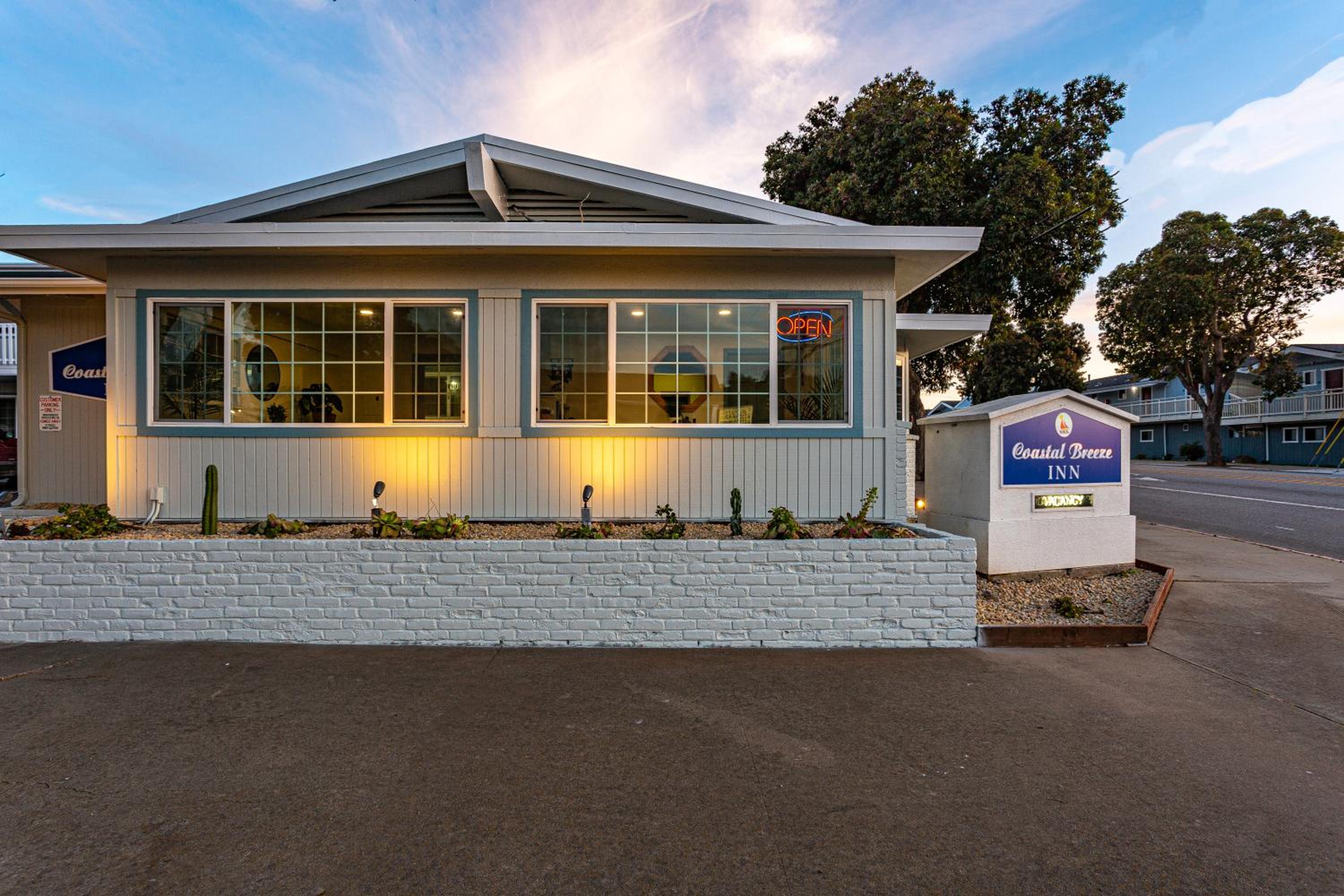 Coastal Breeze Inn view 4