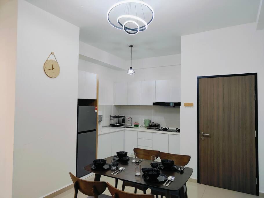 Una Cozy House Near Jonker and Heritage