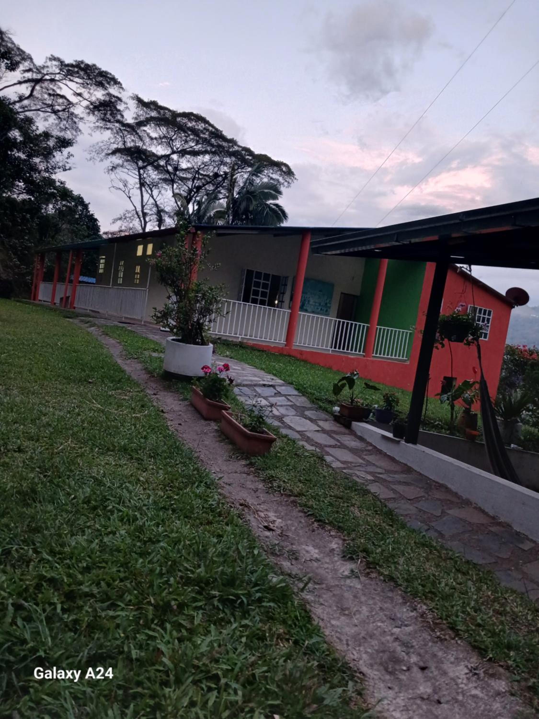 EL Refugio