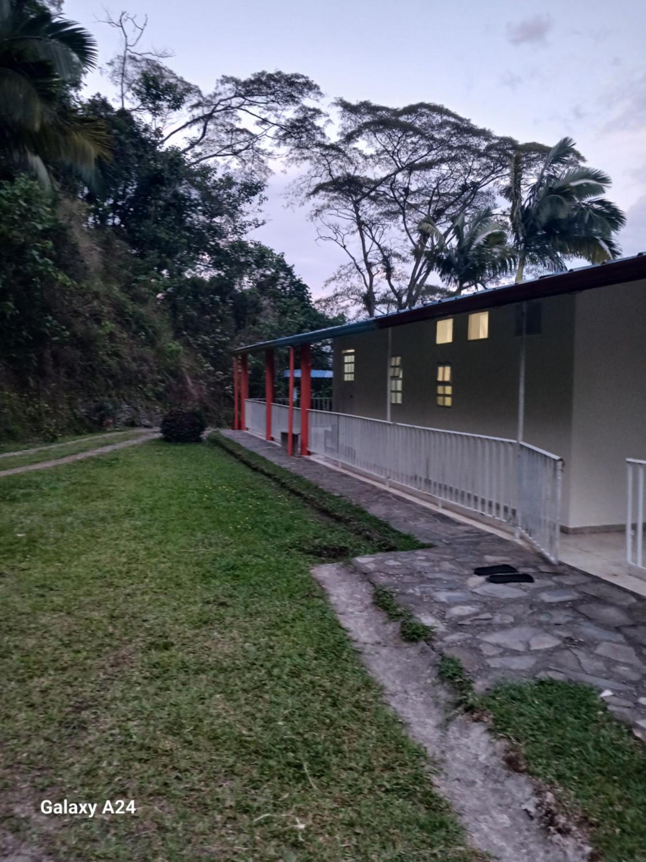 EL Refugio