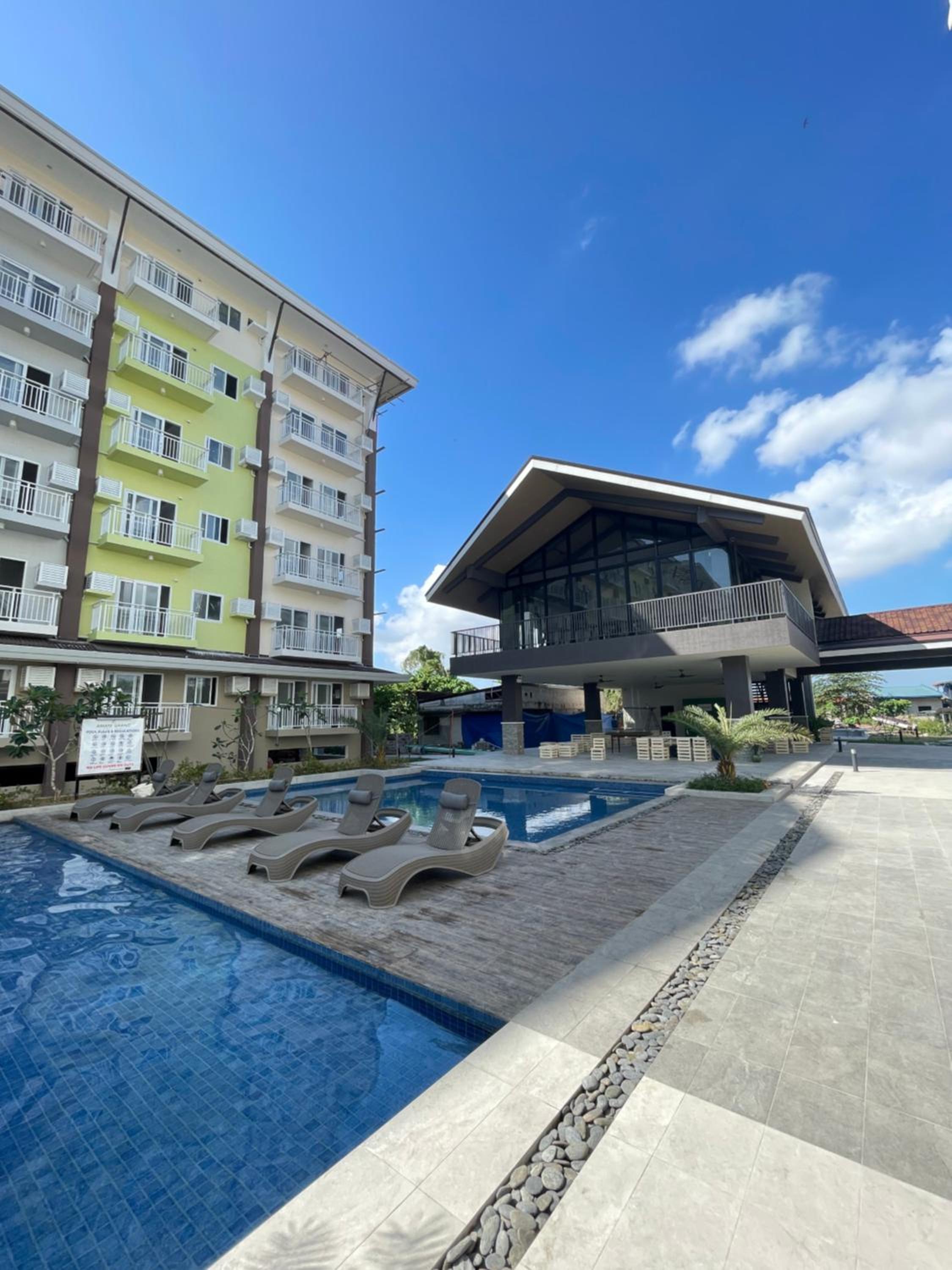 Travelers Delight Amani Grand Resort Residences 3-5mins from airport view 5