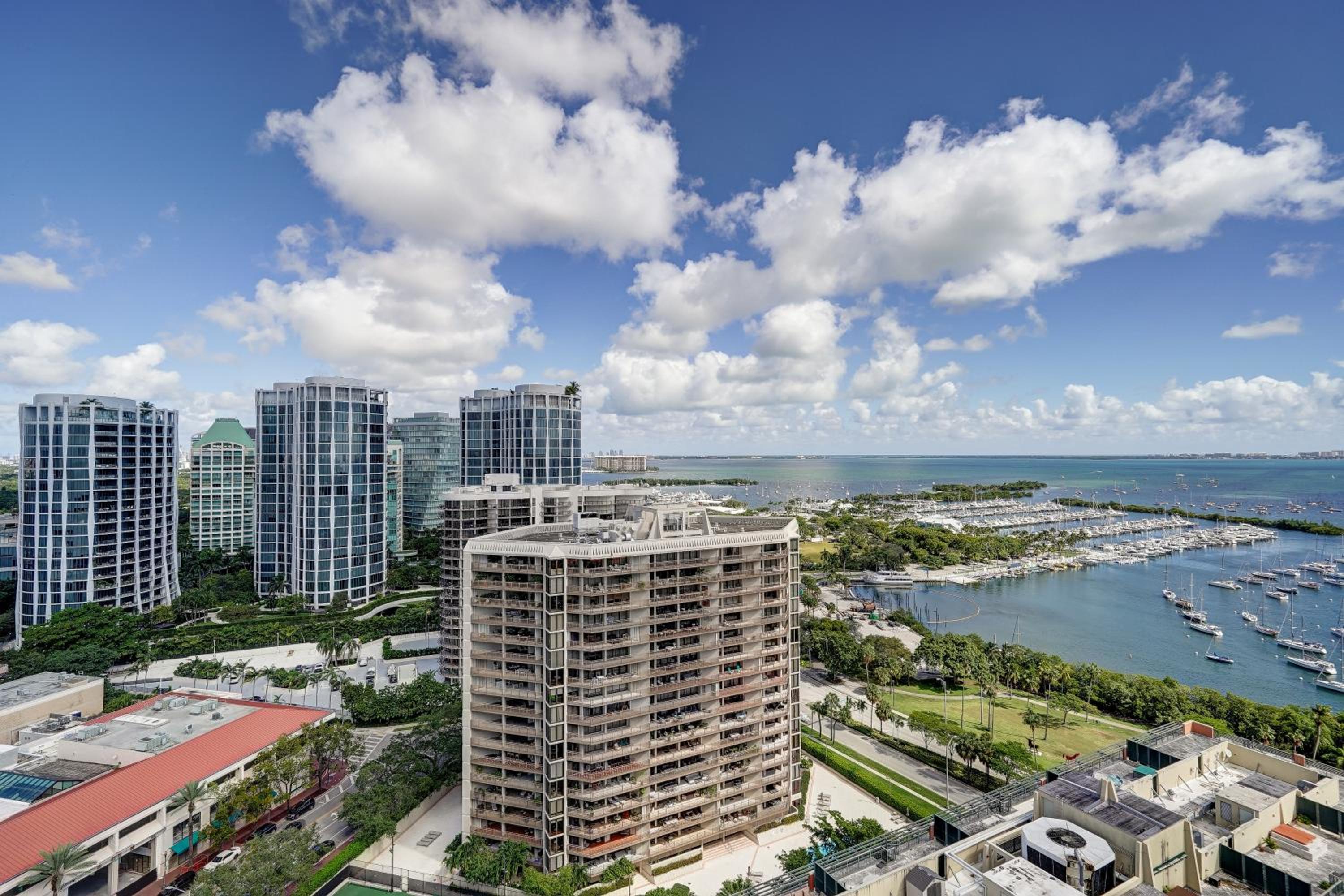 Luxury Penthouse with Private Rooftop Terrace in Coconut Grove Hotel