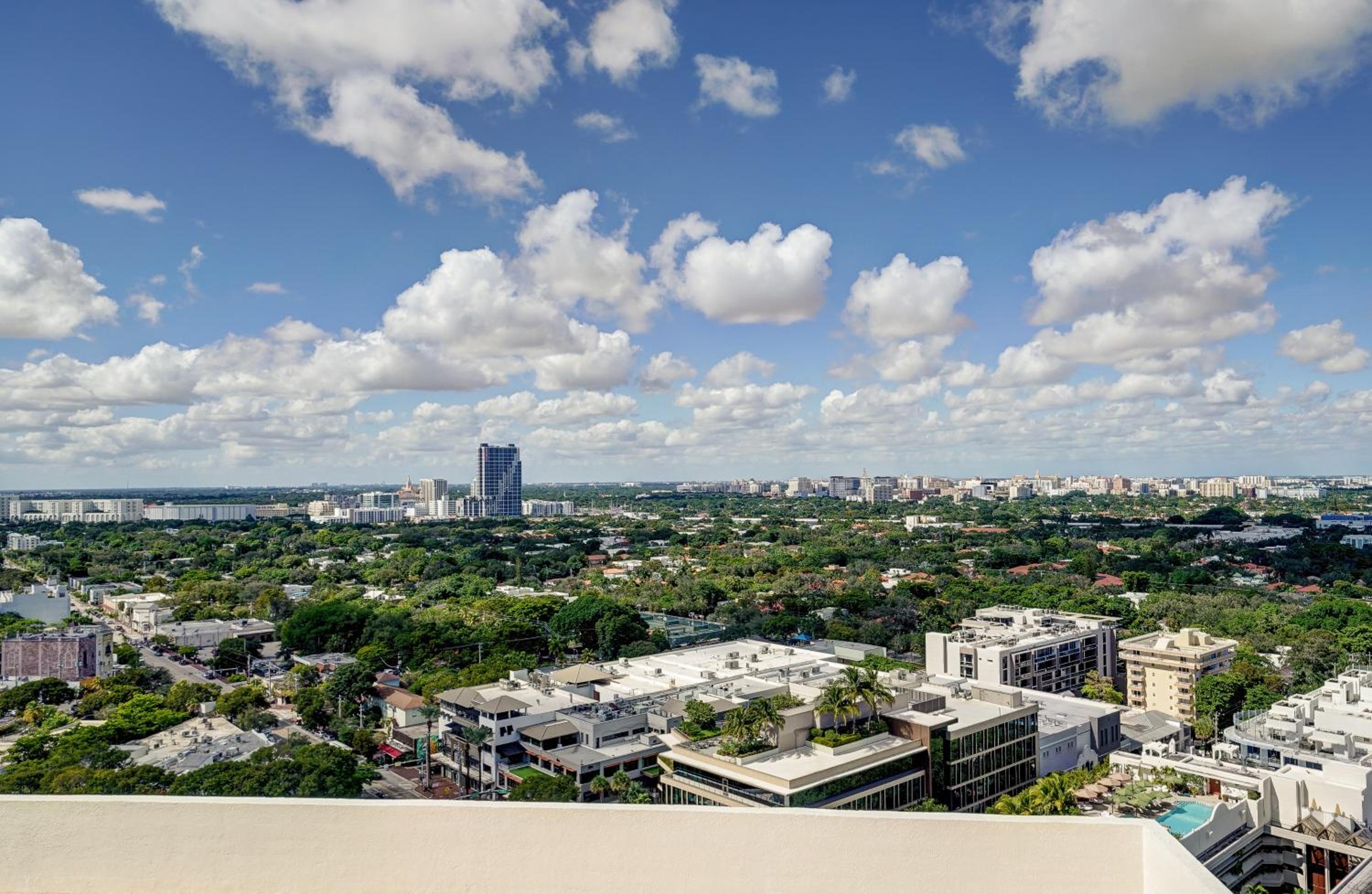 Luxury Penthouse with Private Rooftop Terrace in Coconut Grove Hotel