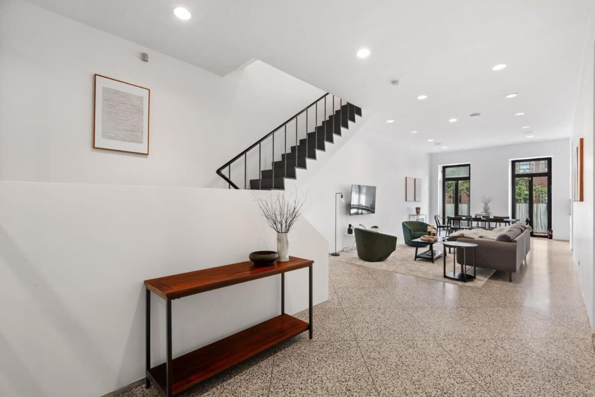 Chelsea Canvas II by RoveTravel Large 3BR Duplex