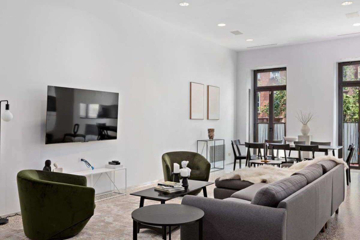 Chelsea Canvas II by RoveTravel Large 3BR Duplex