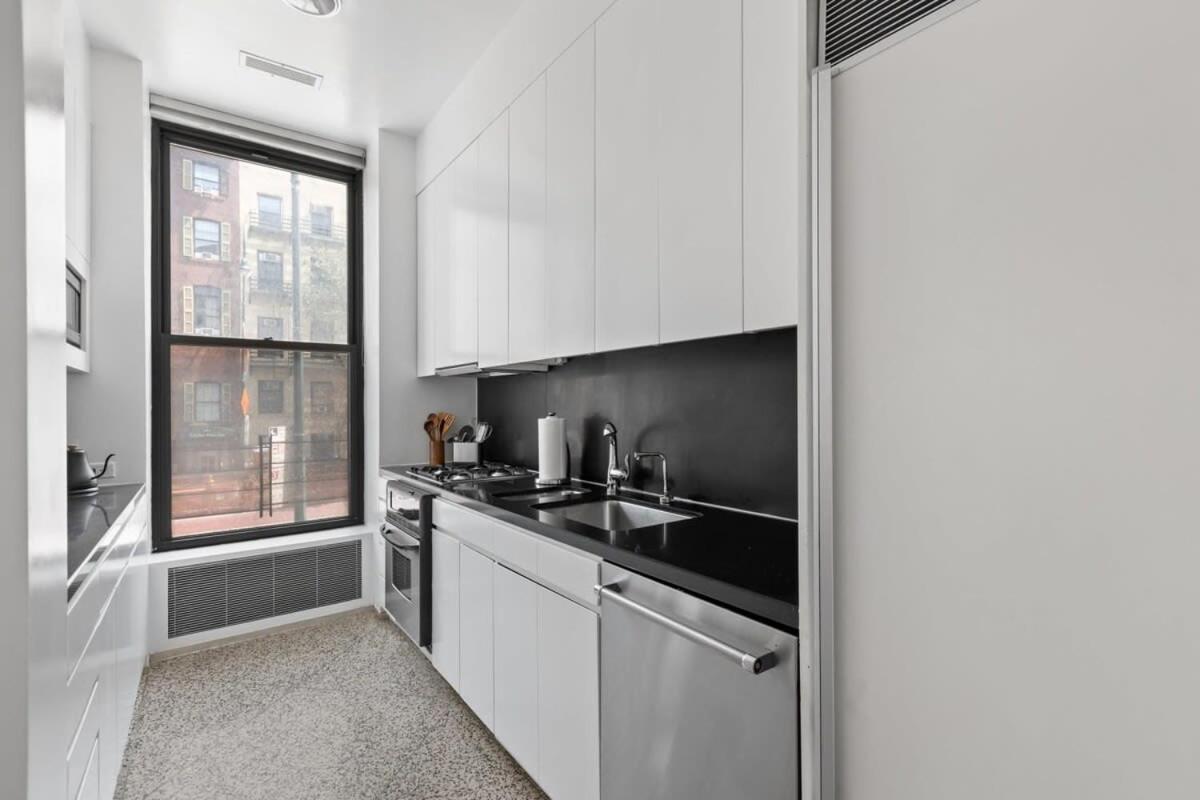 Chelsea Canvas II by RoveTravel Large 3BR Duplex