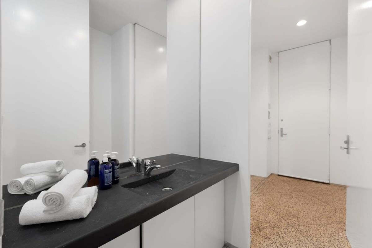 Chelsea Canvas II by RoveTravel Large 3BR Duplex