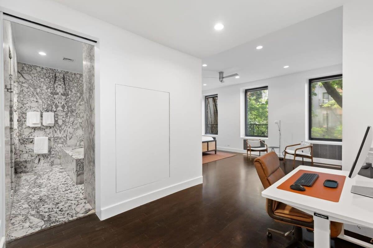 Chelsea Canvas II by RoveTravel Large 3BR Duplex