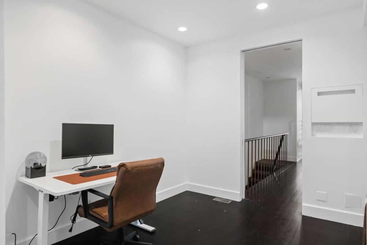 Chelsea Canvas II by RoveTravel Large 3BR Duplex