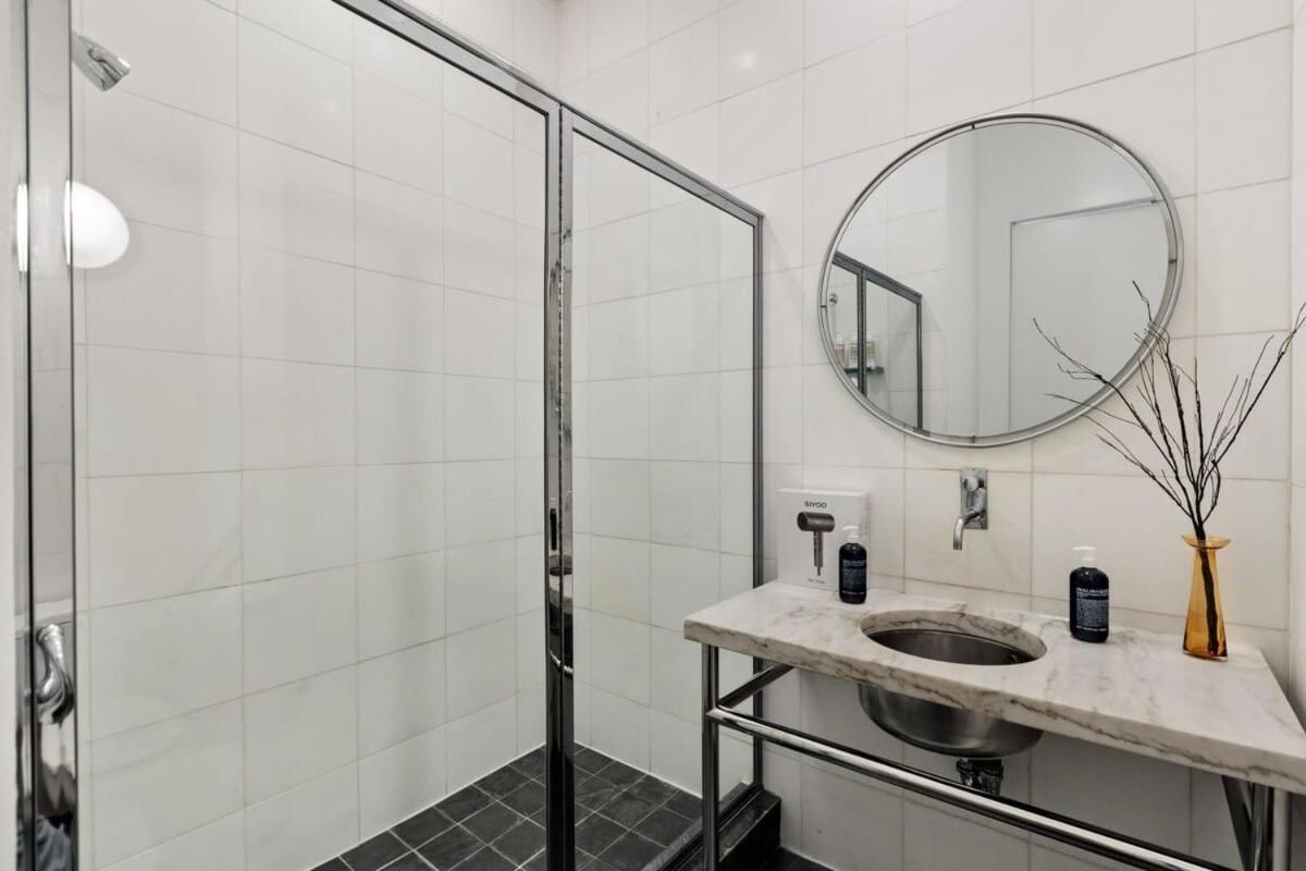 Chelsea Canvas II by RoveTravel Large 3BR Duplex