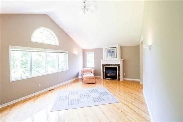 Luxurious Private Room Close to Amenities 25 Min to Downtown Toronto P2b