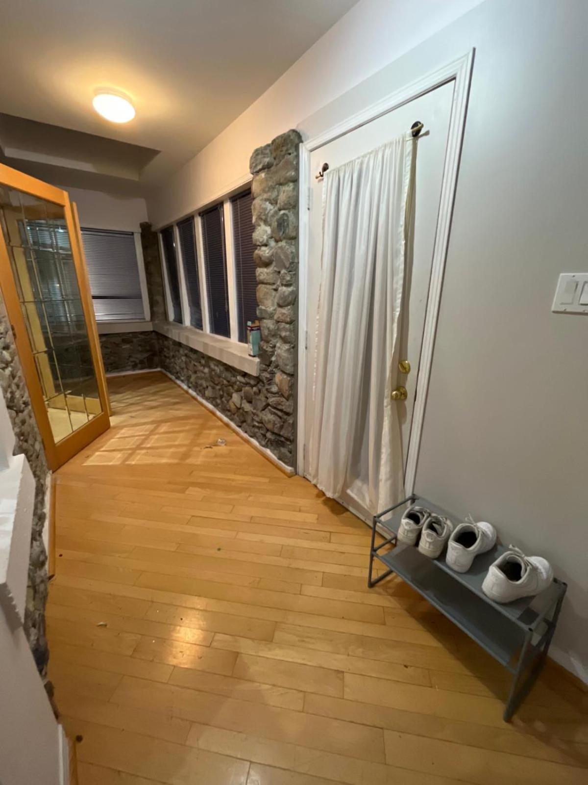 Luxurious Private Room Close to Amenities 25 Min to Downtown Toronto P2b