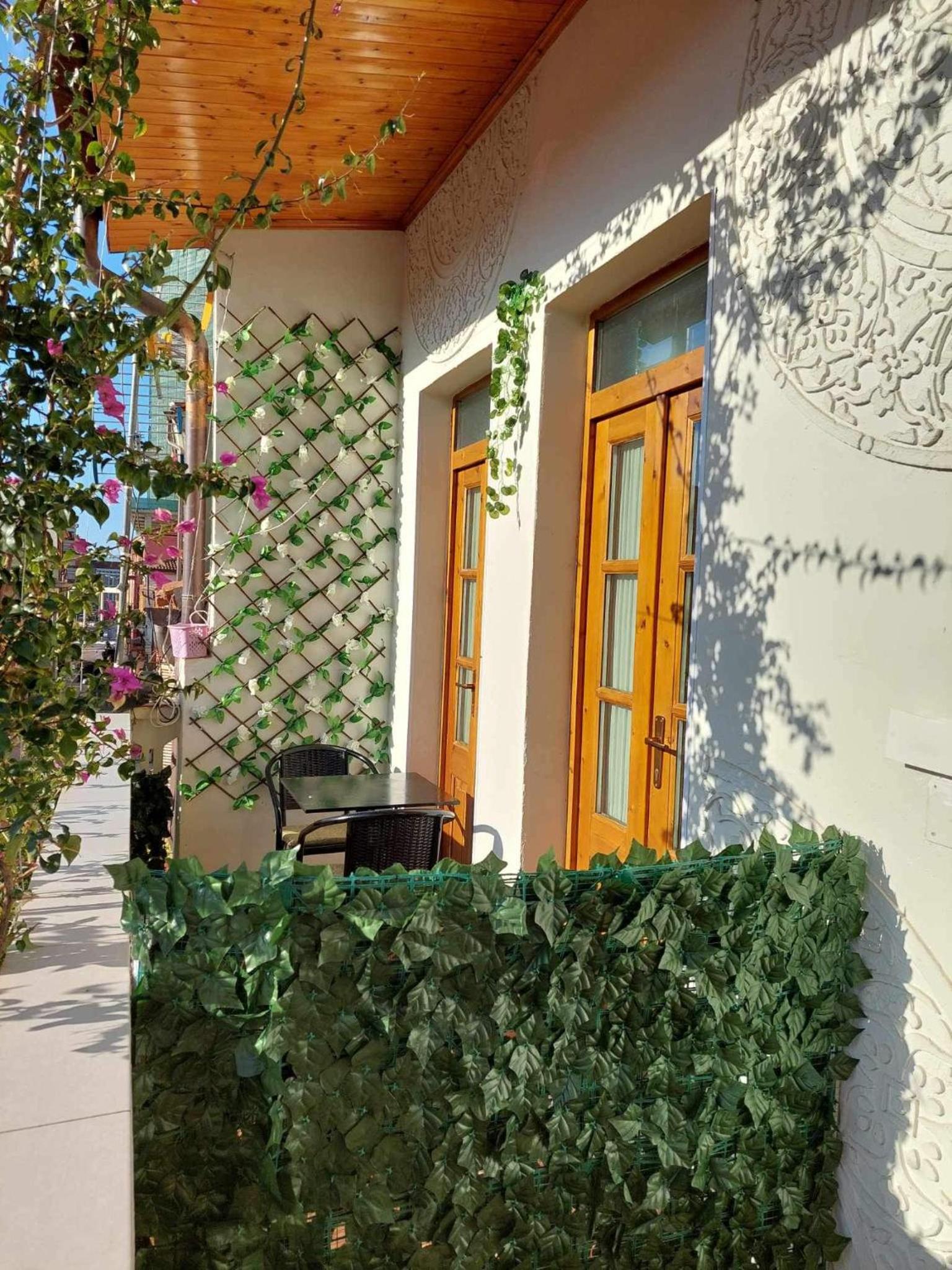Godard Apartments