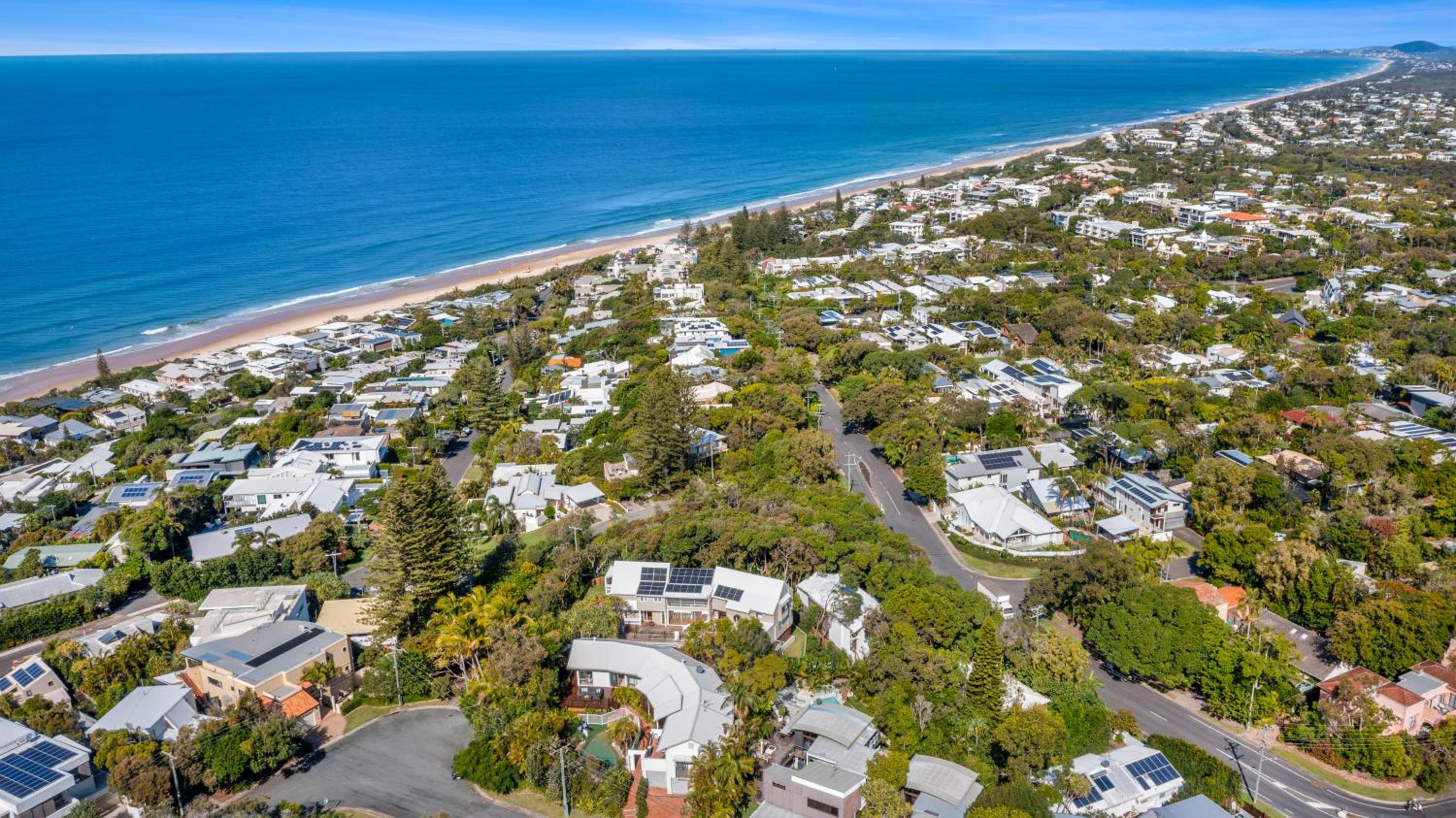 A Tropical Family Oasis in Sunshine Beach