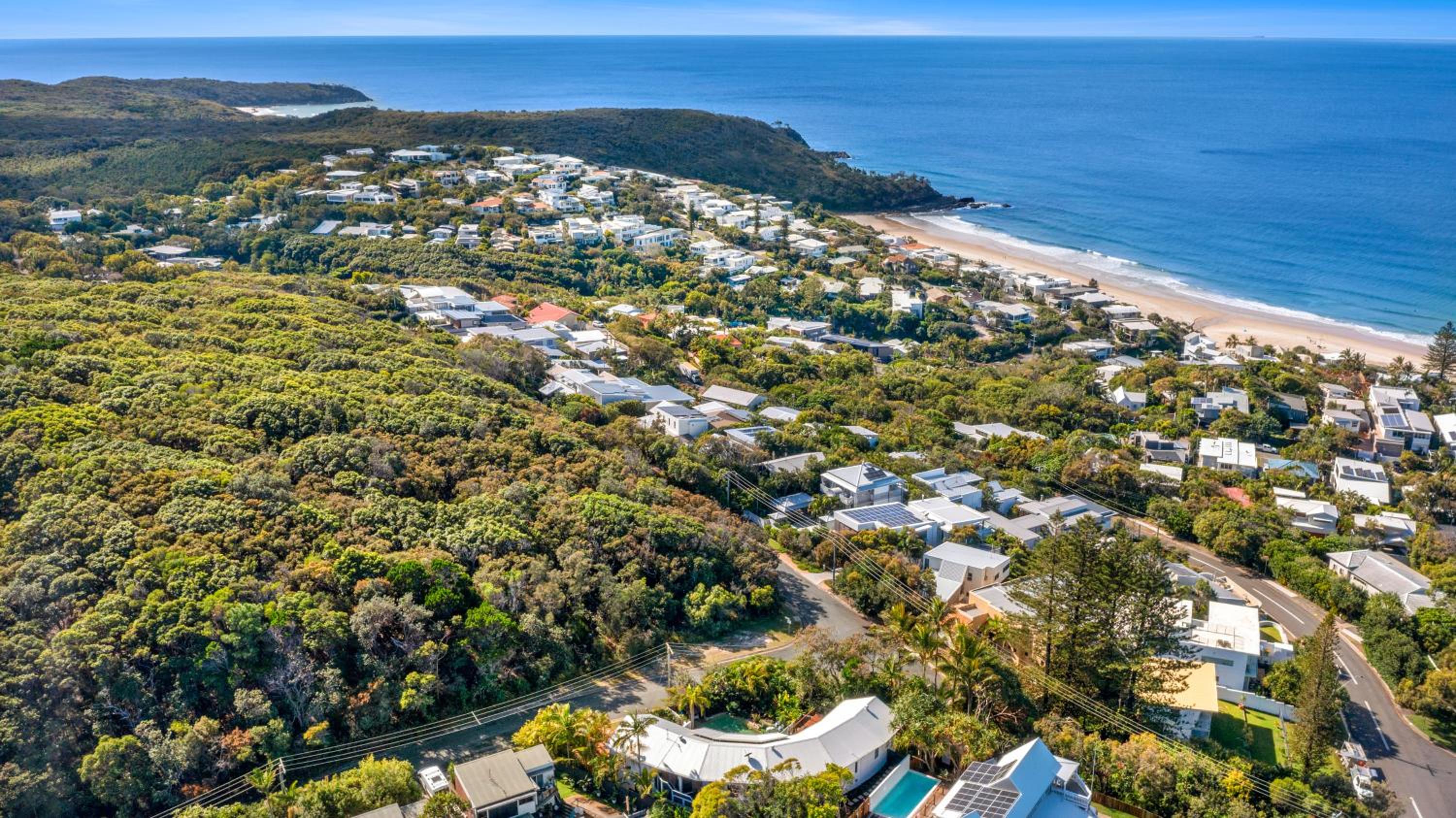 A Tropical Family Oasis in Sunshine Beach
