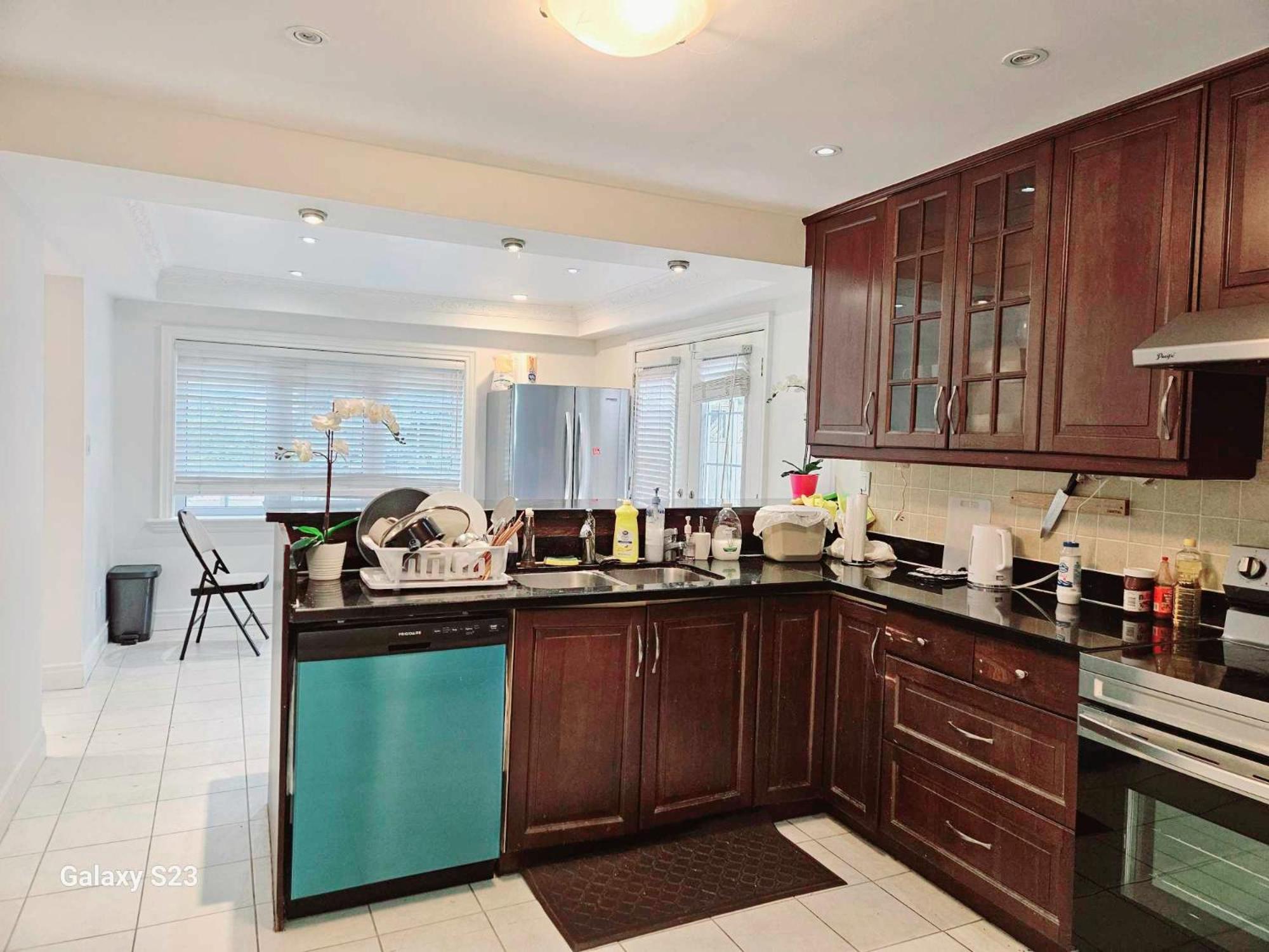 Beautiful Room at Yonge and Sheppard and North York Centre
