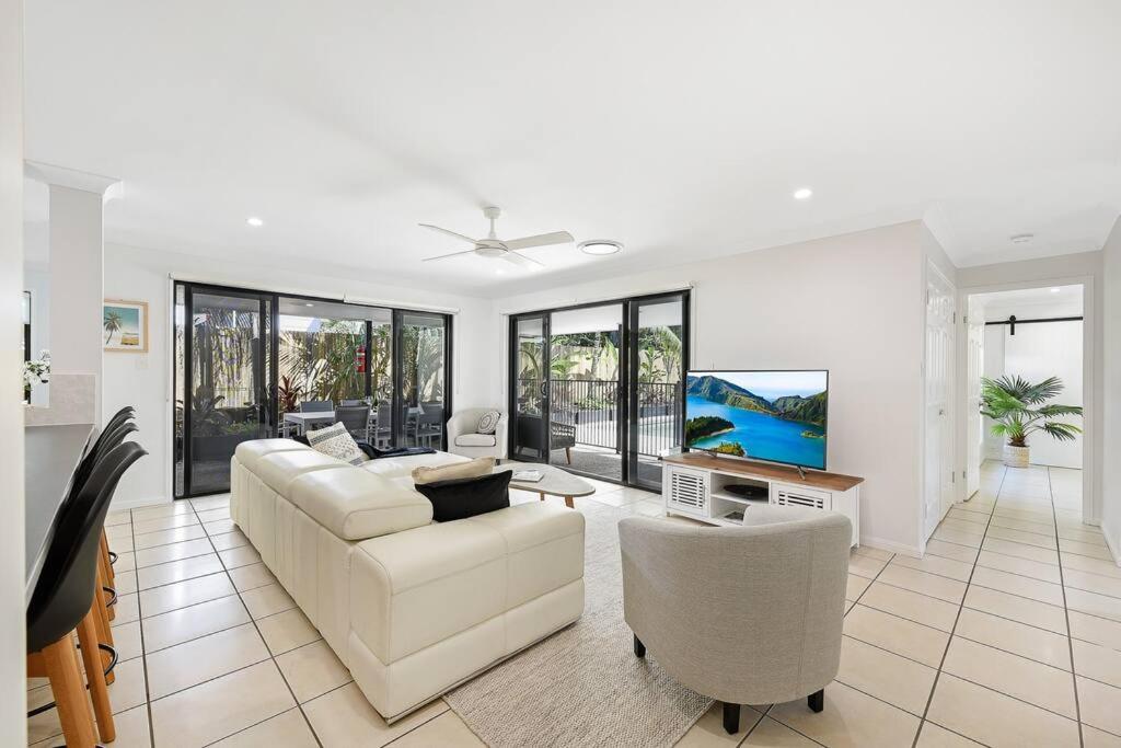 Pacific Palms ~ Family Home close to Beach, Pool