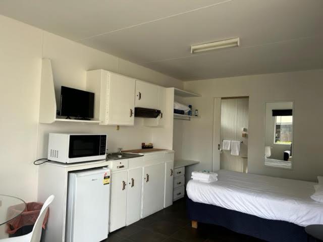 Batemans Bay Holiday Park & Hostel