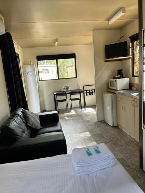 Batemans Bay Holiday Park & Hostel