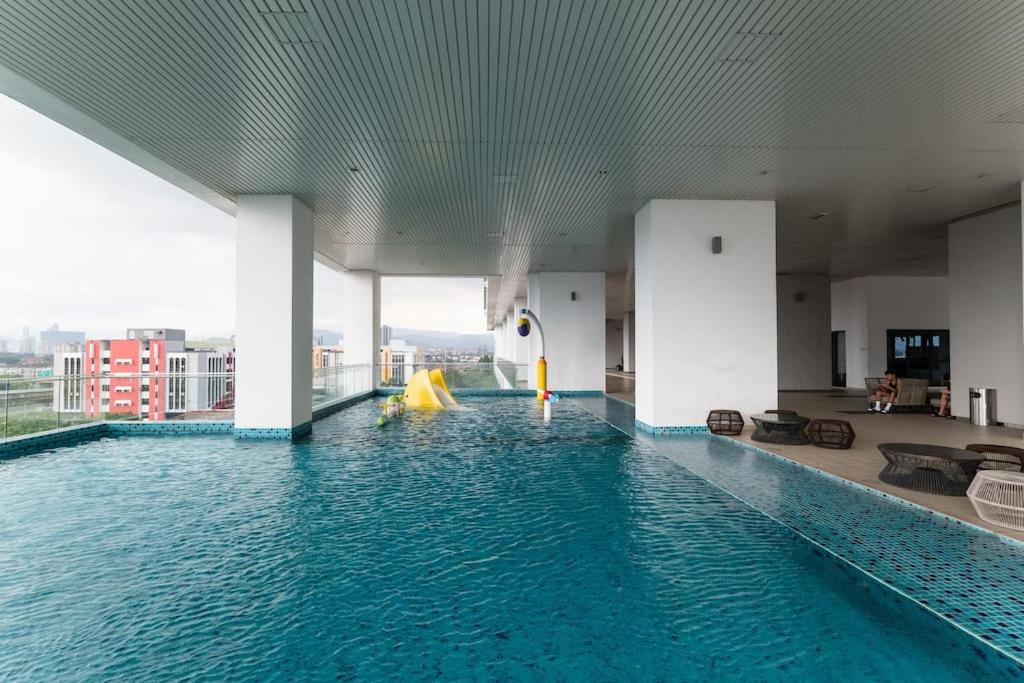 Shamelin Star Spacious Home 8pax3BR InfinityPool 中文
