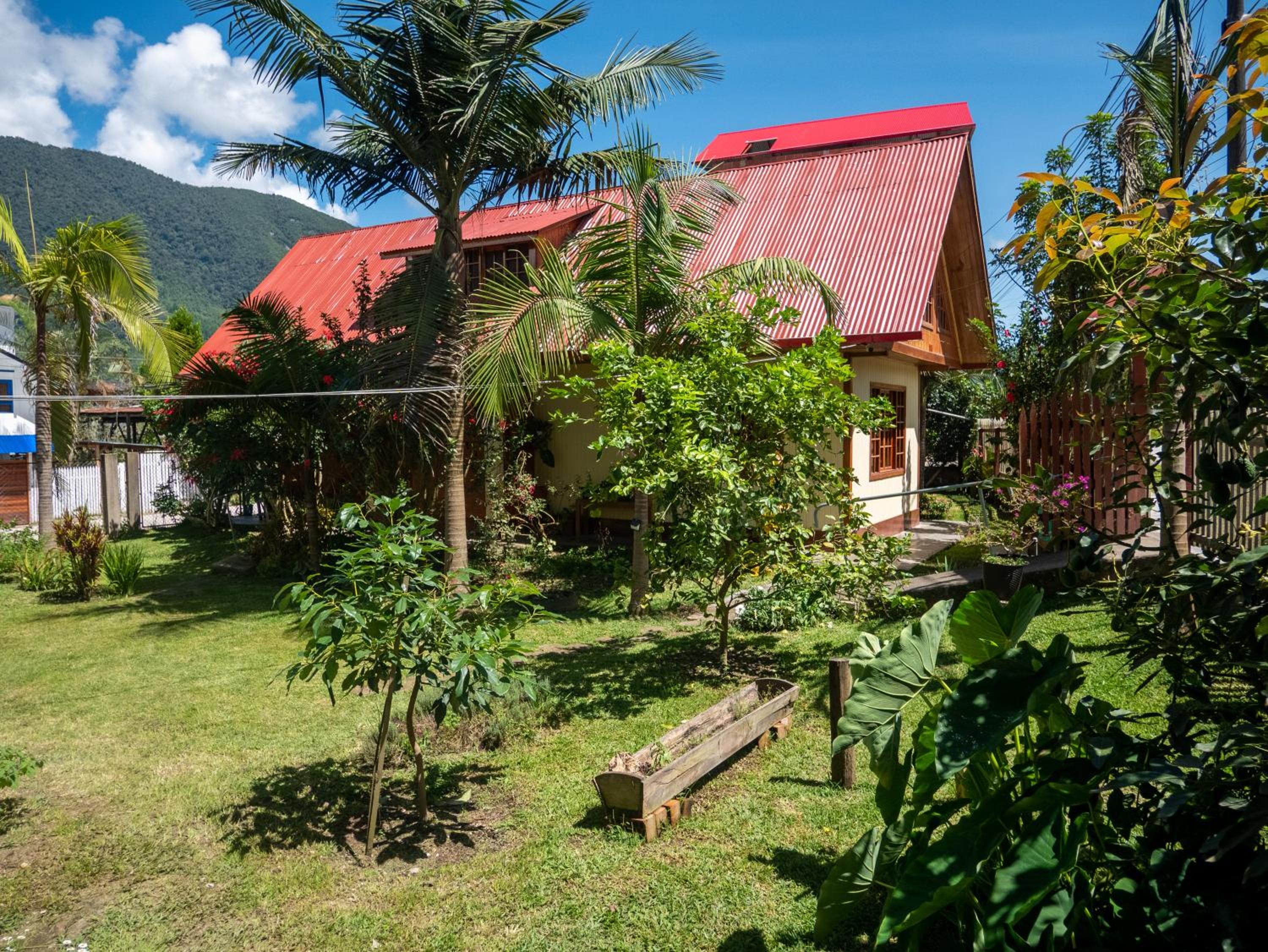 Hospedaje Cattleya view 2