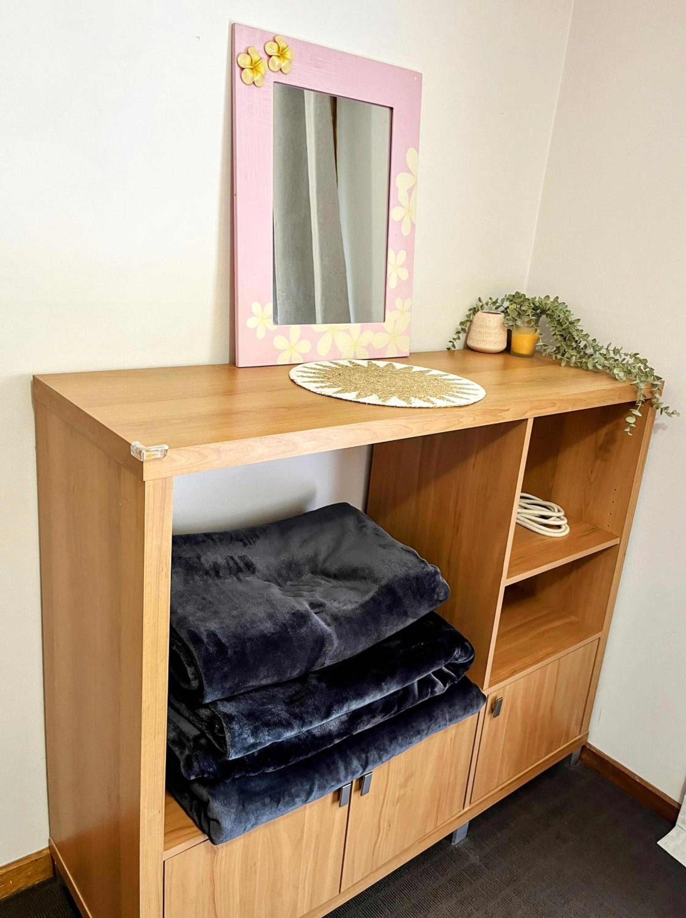 Stay next to train station! Melbourne CBD 12 km!