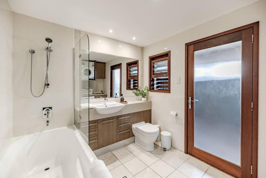 The Seaglass Villa Private Pool and Sauna