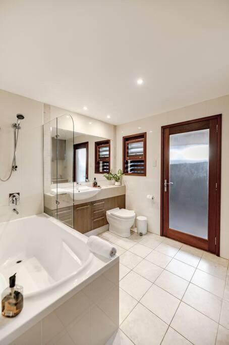 The Seaglass Villa Private Pool and Sauna