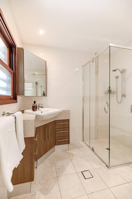 The Seaglass Villa Private Pool and Sauna