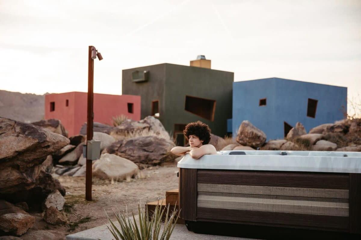 Josh Schweitzer's Monument House Joshua Tree view 4