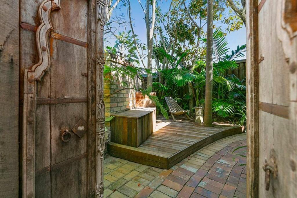 Pet Friendly Tropical Escape in Sunshine Beach