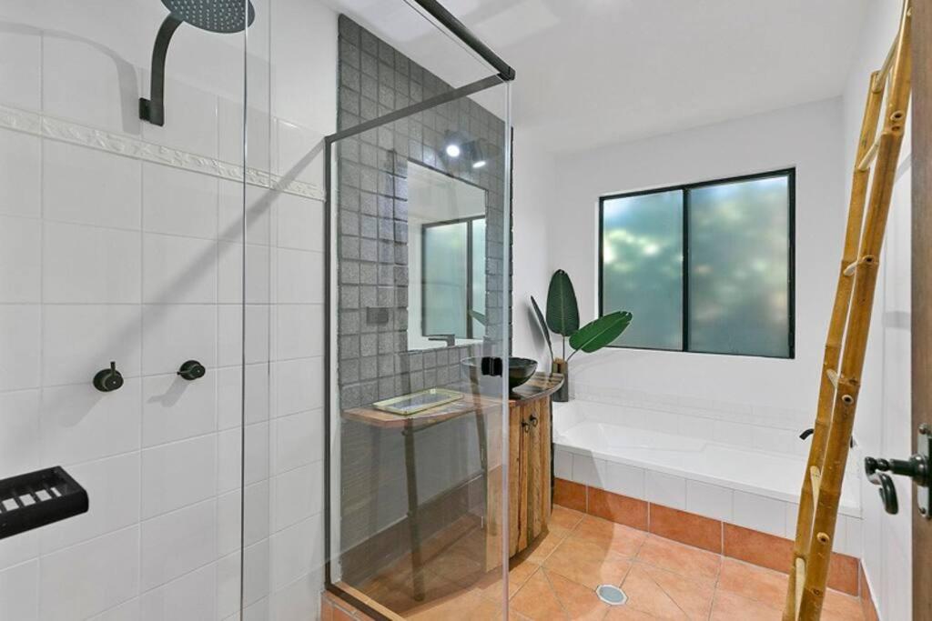Pet Friendly Tropical Escape in Sunshine Beach