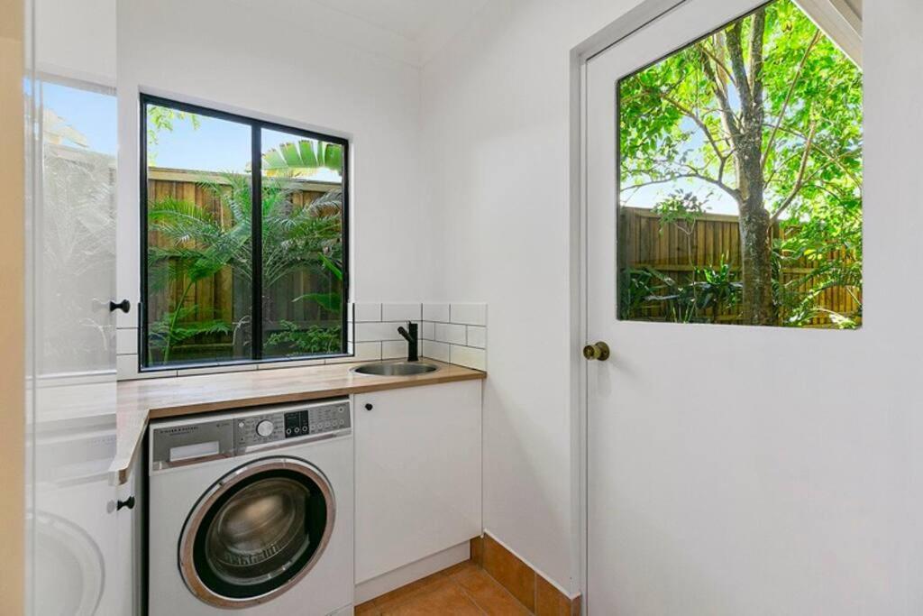 Pet Friendly Tropical Escape in Sunshine Beach