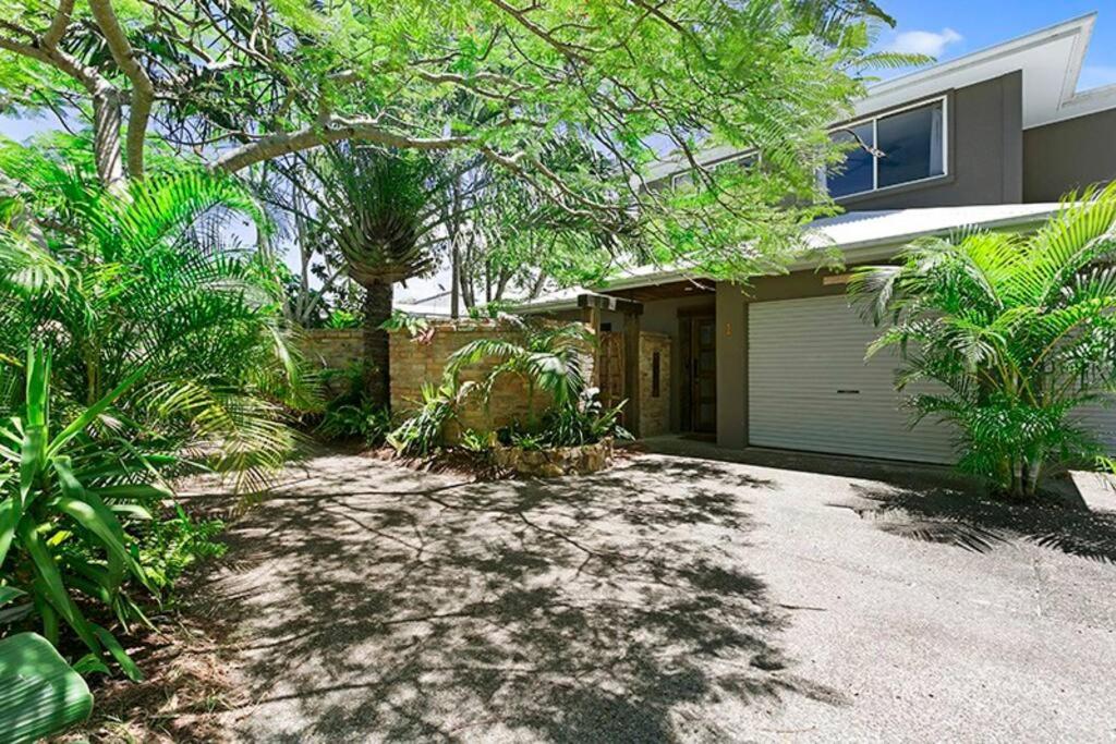Pet Friendly Tropical Escape in Sunshine Beach