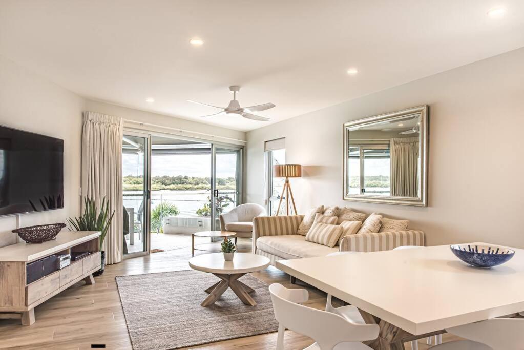 Noosa Penthouse with Stunning River Views