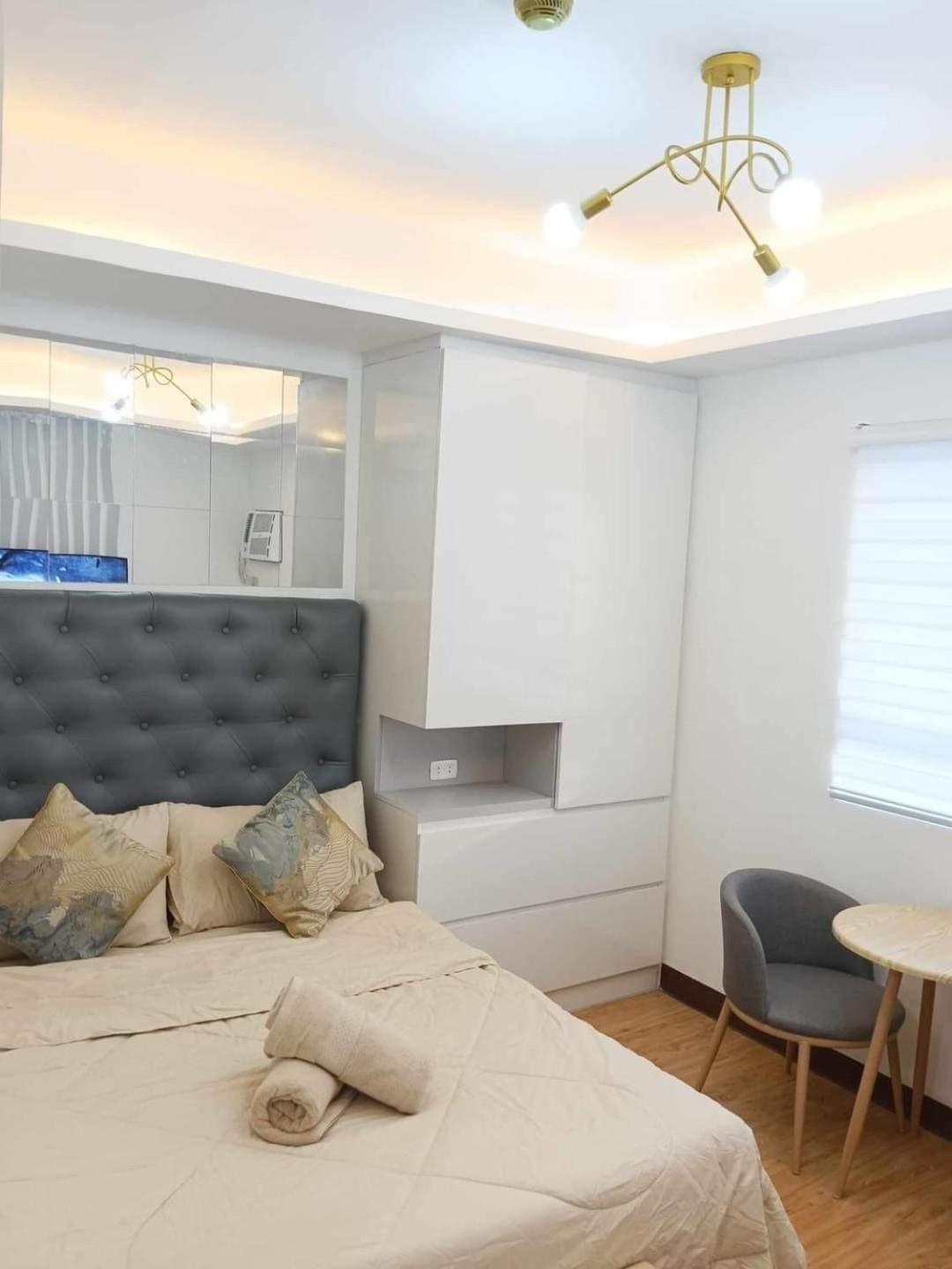 Cozy Ambiance Condo with Pool, Unli Wifi and Netflix view 4