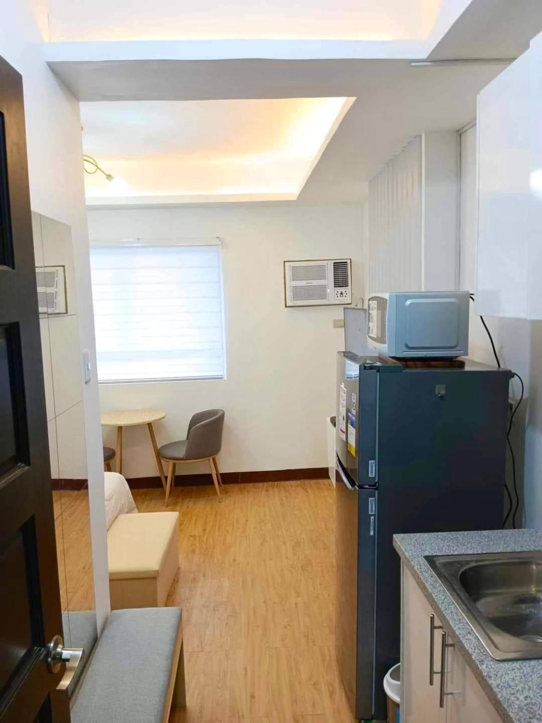 Cozy Ambiance Condo with Pool, Unli Wifi and Netflix view 5