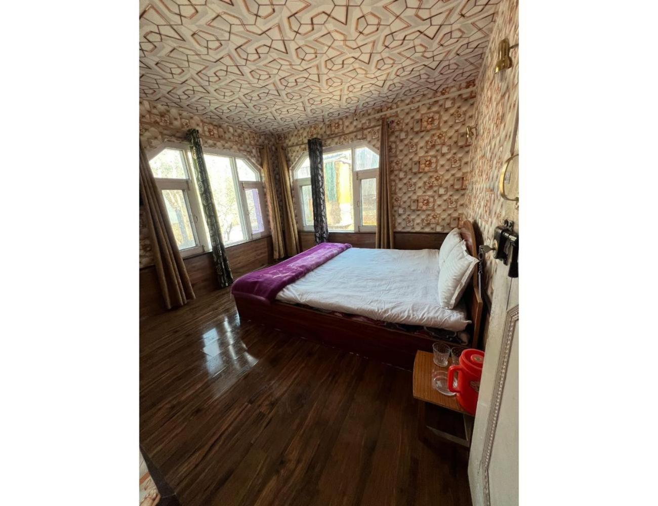 Hotel Pine Green, Pahalgam