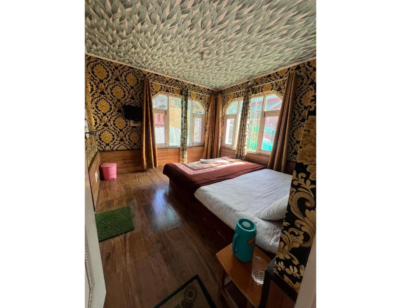 Hotel Pine Green, Pahalgam